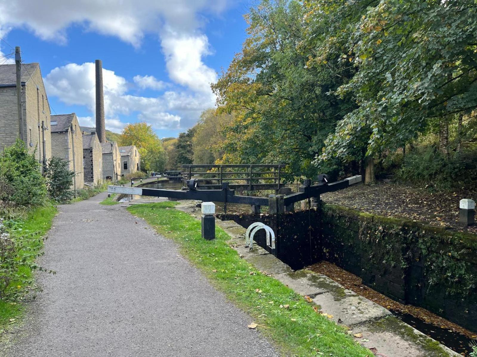 Woodland View By The Canal Hebden Bridge Bagian luar foto